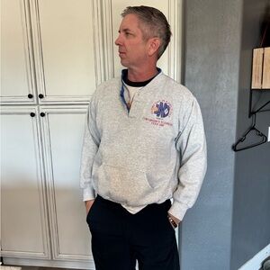 Vintage Hilton Active Apparel gray crewneck 1/4 button embroidered patch 90s Y2k